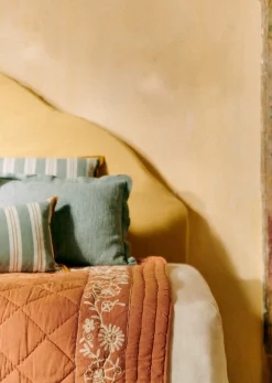 Sezane Courtepointe Brodée- Les Tissus