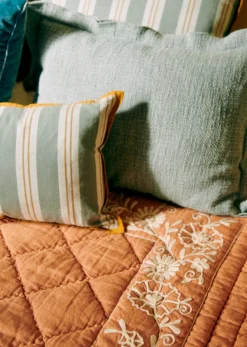 Sezane Courtepointe Brodée- Les Tissus