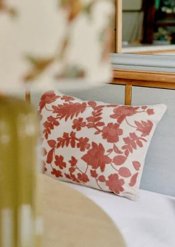 Sezane Coussin Brodé -  Grand Modèle- Les Tissus