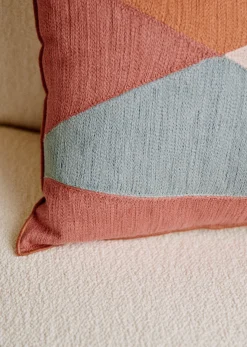 Sezane Coussin Brodé -  Grand Modèle- Les Tissus