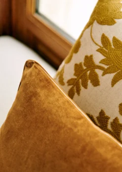 Sezane Coussin Velours Édition -  Petit Modèle- Les Tissus