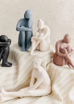Sezane Sculpture Guénolée Courcoux - Femme Dans Ses Pensées Grand Modèle- Les Invités