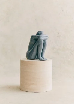 Sezane Sculpture Guénolée Courcoux - Femme Assise Grand Modèle- Les Invités