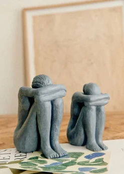 Sezane Sculpture Guénolée Courcoux - Femme Assise Grand Modèle- Les Invités