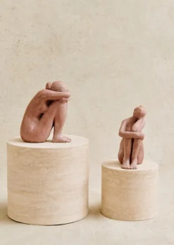 Sezane Sculpture Guénolée Courcoux - Femme Dans Ses Pensées Petit Modèle- Les Invités