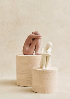 Sezane Sculpture Guénolée Courcoux - Femme Dans Ses Pensées Petit Modèle- Les Invités