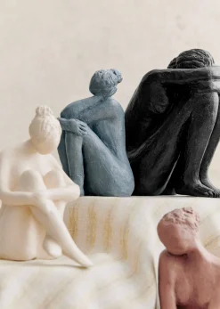 Sezane Sculpture Guénolée Courcoux - Femme Dans Ses Pensées Petit Modèle- Les Invités