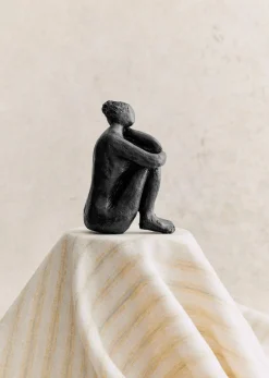 Sezane Sculpture Guénolée Courcoux - Femme Dans Ses Pensées Petit Modèle- Les Invités