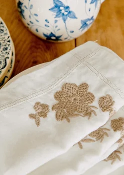 Sezane Set De 4 Serviettes - Fleurs Brodées- Les Tissus|La Vaisselle