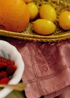 Sezane Set De 4 Serviettes - Les Mots Brodés- Les Tissus|La Vaisselle